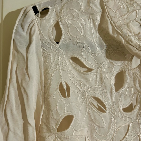 ✨NWT✨ Reiss Floral Embroidered Button Down Blouse with Cut-Out Details Cream - 4 - Picture 12 of 16